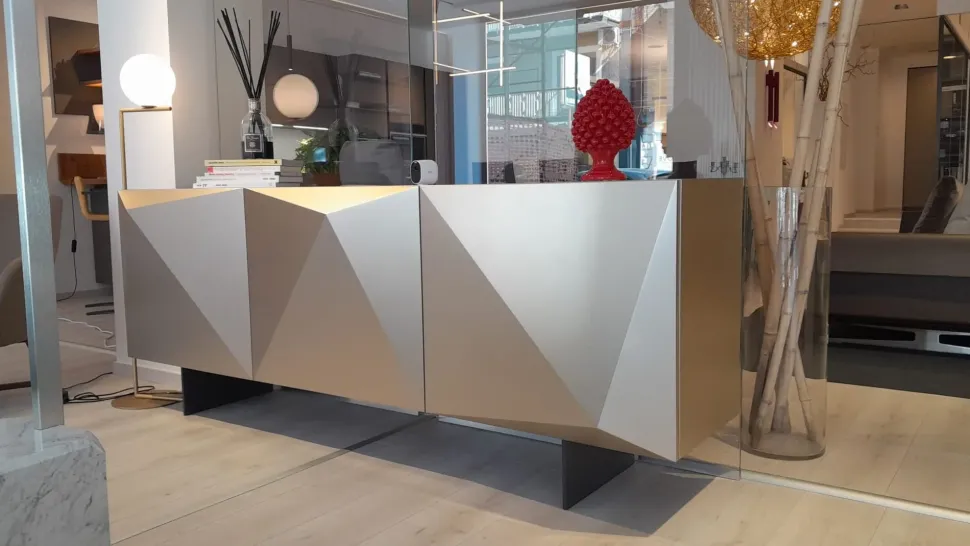 1. Design moderno ed elegante. 2. Realizzata in legno di qualità. 3. Facile da montare. 4. Prezzo Outlet. 5. Garanzia Cattelan.