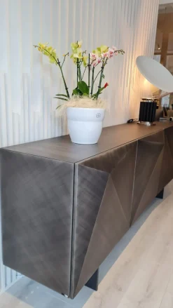 1. Design moderno ed elegante. 2. Prezzo outlet. 3. Realizzato da Cattelan Italia. 4. Facile da montare. 5. Ampia scelta di colori.