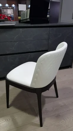 1. Design moderno ed elegante. 2. Prezzo scontato. 3. Comoda e resistente. 4. Facile da pulire. 5. Marca di qualità Cattelan.