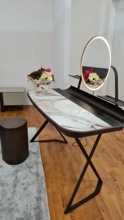 1. Prezzo outlet2. Marca Cattelan Italia3. Design elegante in pelle4. Facile da installare5. Compatibile con tutti i dispositivi