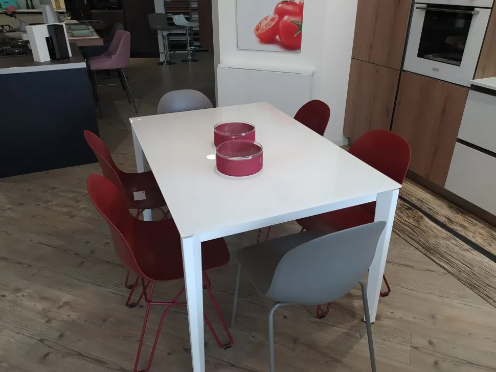 Connubia: Tavolo Pentagon in offerta outlet. Design unico ed elegante.