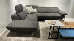 Divano Avery di La casa moderna in stile moderno in Offerta Outlet
