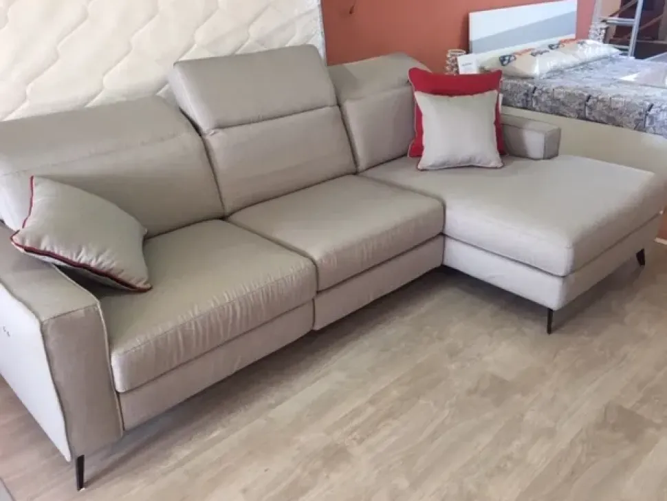 Divano Christopher in Tessuto sfoderabile di Le comfort scontato 54%