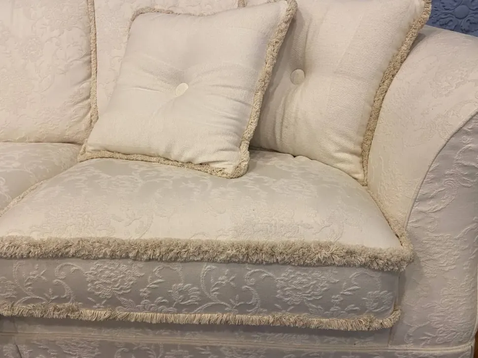 Divano Classico in Tessuto non sfoderabile di Collezione esclusiva scontato 50%