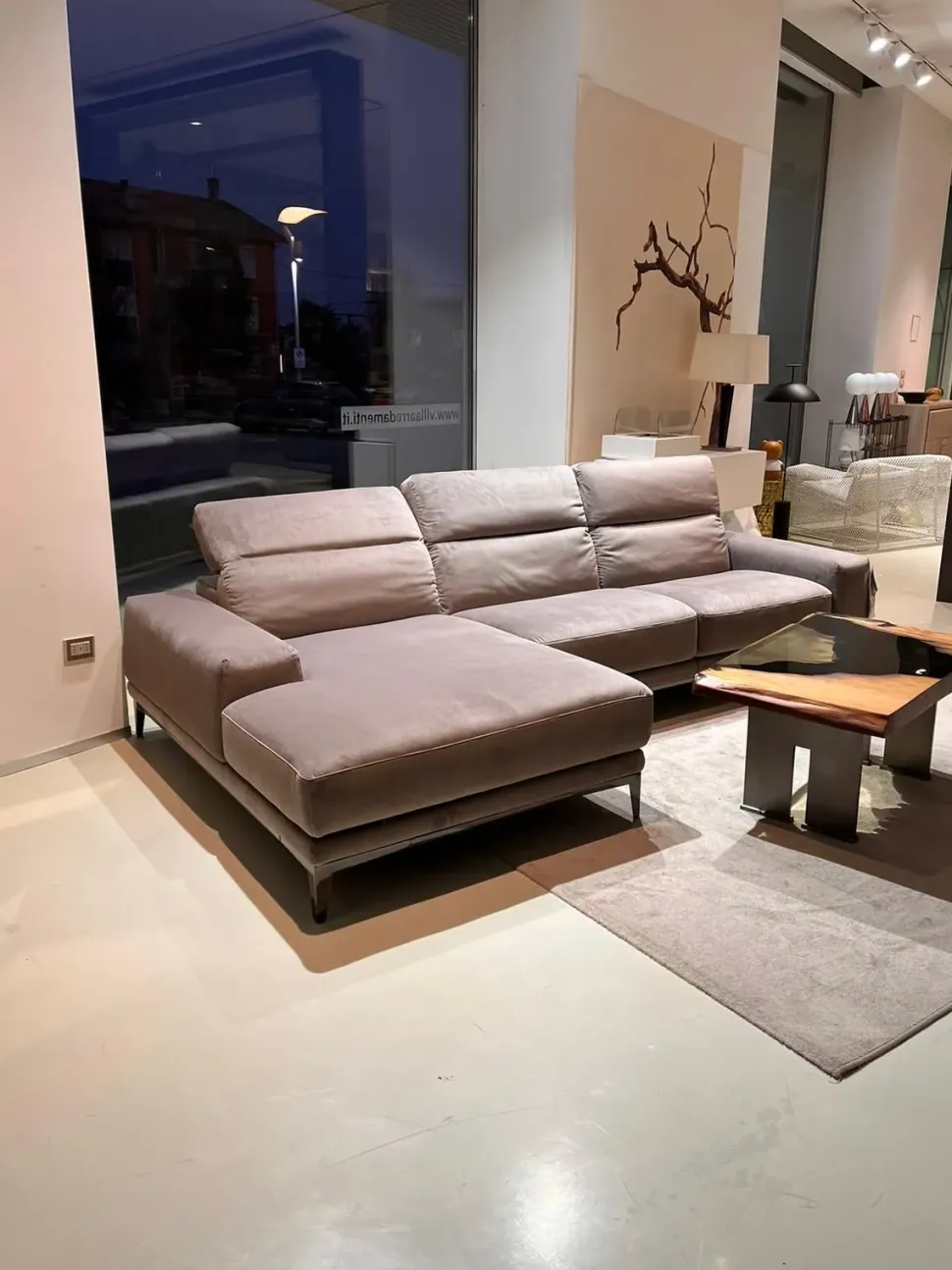 Divano Con penisola Borghese Natuzzi in Offerta Outlet a 3400 Euro