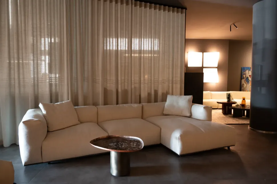 Divano Con penisola Dambodue B&b italia ad un prezzo conveniente