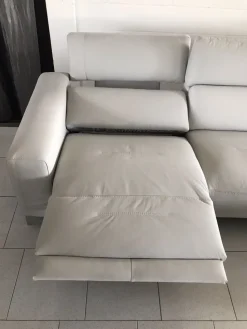 Divano con penisola in stile Design Con seduta allungabile con forte sconto