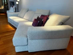 Divano con penisola in Tessuto Max divani a prezzo scontato