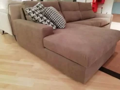 Divano con penisola Kommodo Rigosalotti a prezzi outlet