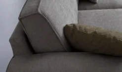 Divano con penisola modello Divano penisola reversibile tessuto anti macchia  di Md work in offerta