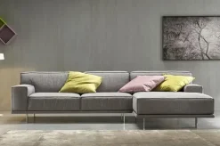 Divano con penisola tessuto in poliuretano Felis a prezzo Outlet