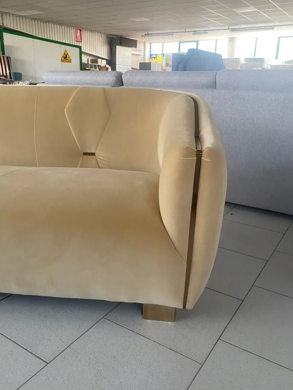 Divano Divano pronta consegna luxury acciaio velluto Md work in Offerta Outlet