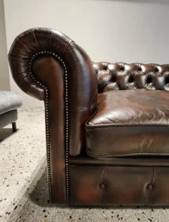 Divano in Pelle stile classico modello Divano chester in pelle anticata pronta consegna scontato - 45%
