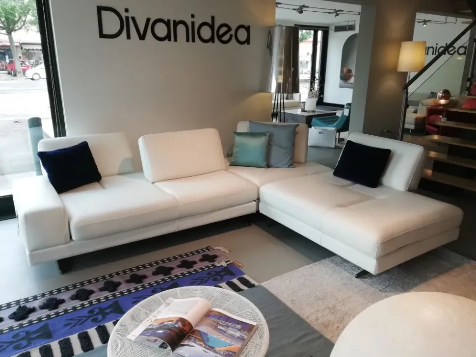 Divano in Pelle stile design modello Movie scontato - 31%