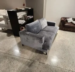 Divano in piuma pronta consegna tessuto firmato alessandro bini in Tessuto Md work a prezzo scontato