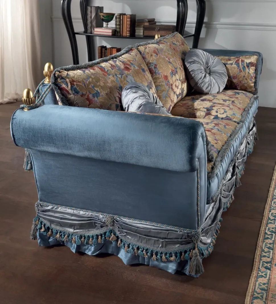 Divano in Tessuto stile classico modello Divano classico veneziano diversi rivestimenti scontato - 38%