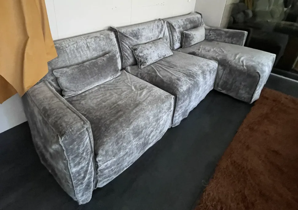 Divano in Tessuto stile design modello Divano ciniglia scontato - 65%