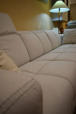 Divano in Tessuto stile moderno modello Sauvanne scontato - 40%