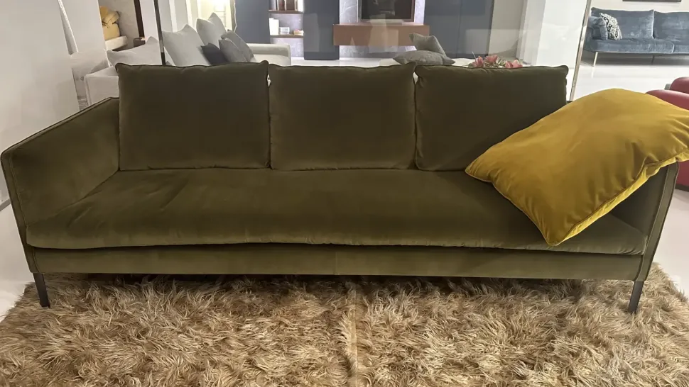 Divano lineare Paul di Molteni & c a prezzo ribassato