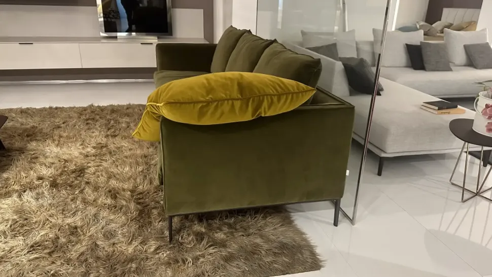 Divano lineare Paul di Molteni & c a prezzo ribassato