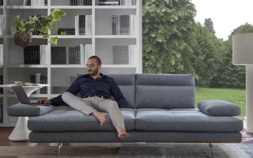 Divano lineare Toby wing Max divani a PREZZO OUTLET scontato del 40%