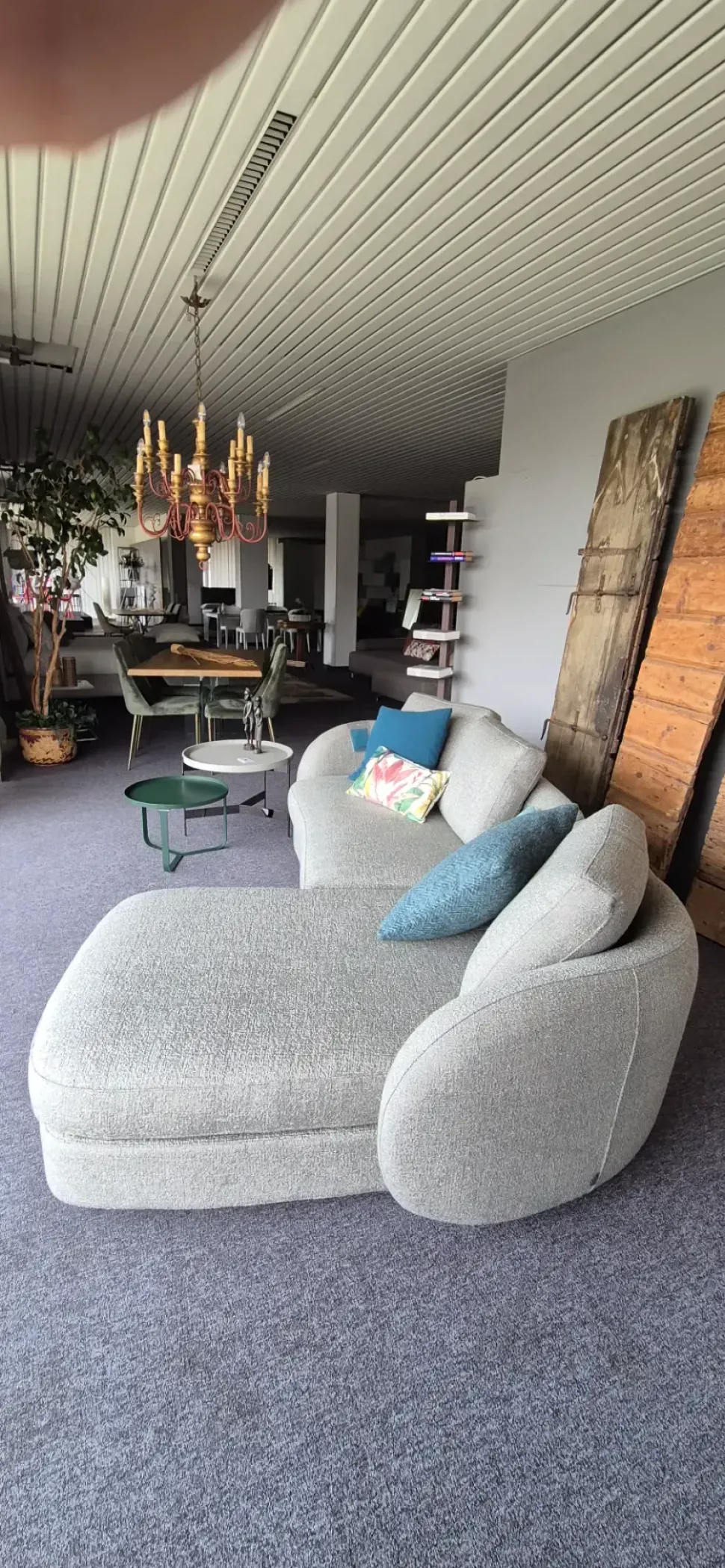 Divano moderno tessuto Dune di Gurian con sconto del - 29%