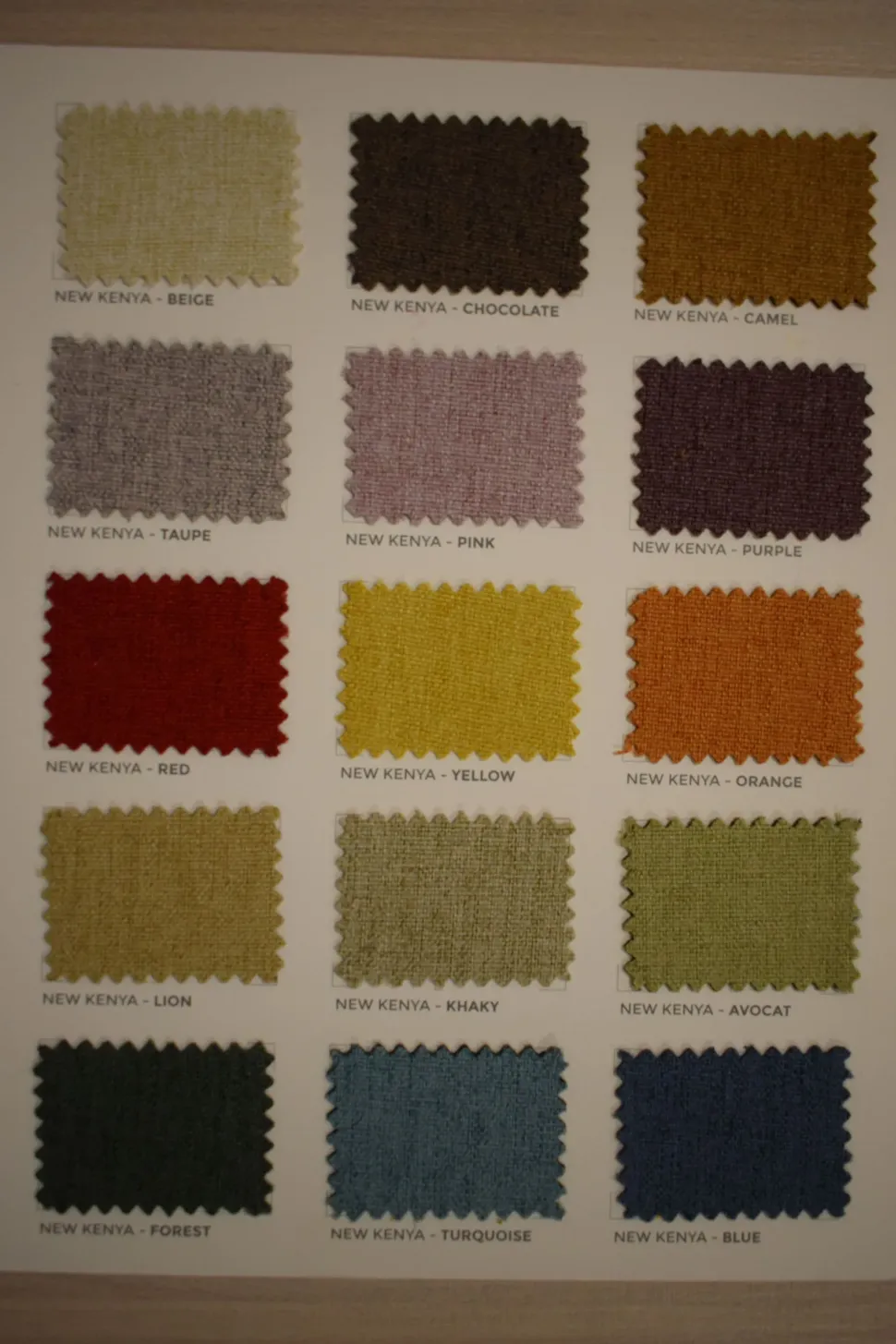 Divano moderno tessuto Feng di Collezione esclusiva con sconto del - 40%