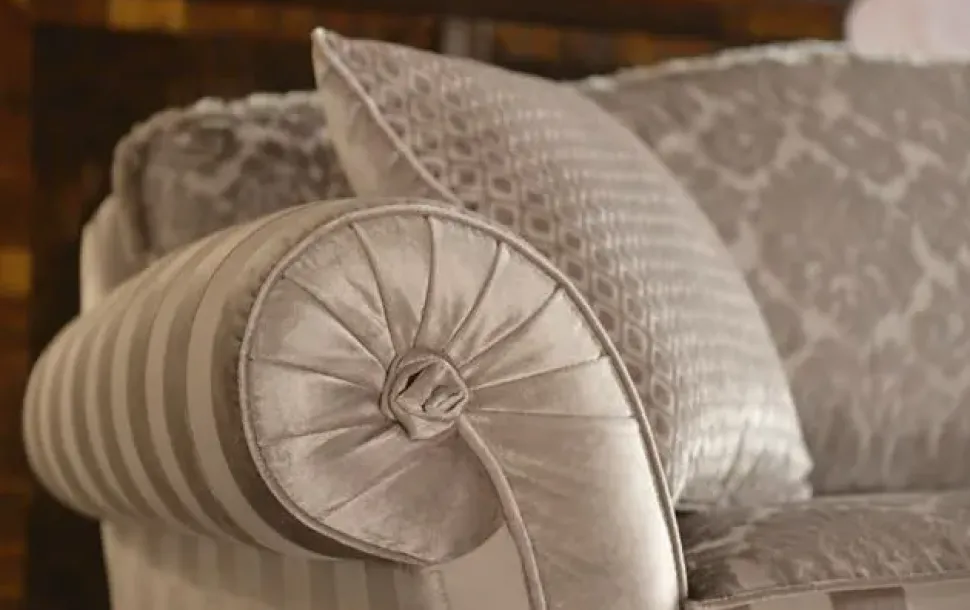 Divano pronta consegna come in foto. MD Work a prezzi vantaggiosi!