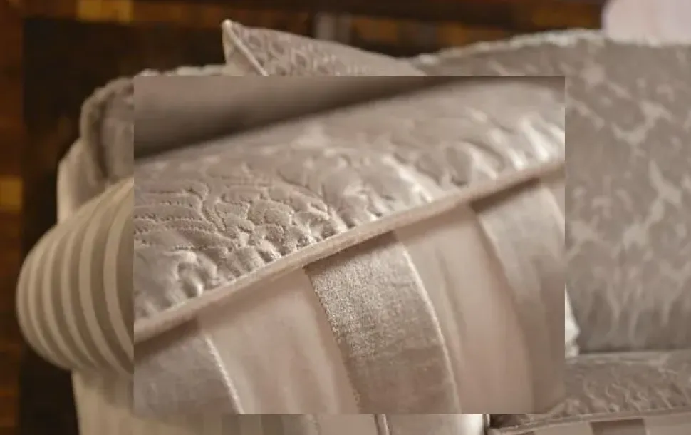 Divano pronta consegna come in foto. MD Work a prezzi vantaggiosi!