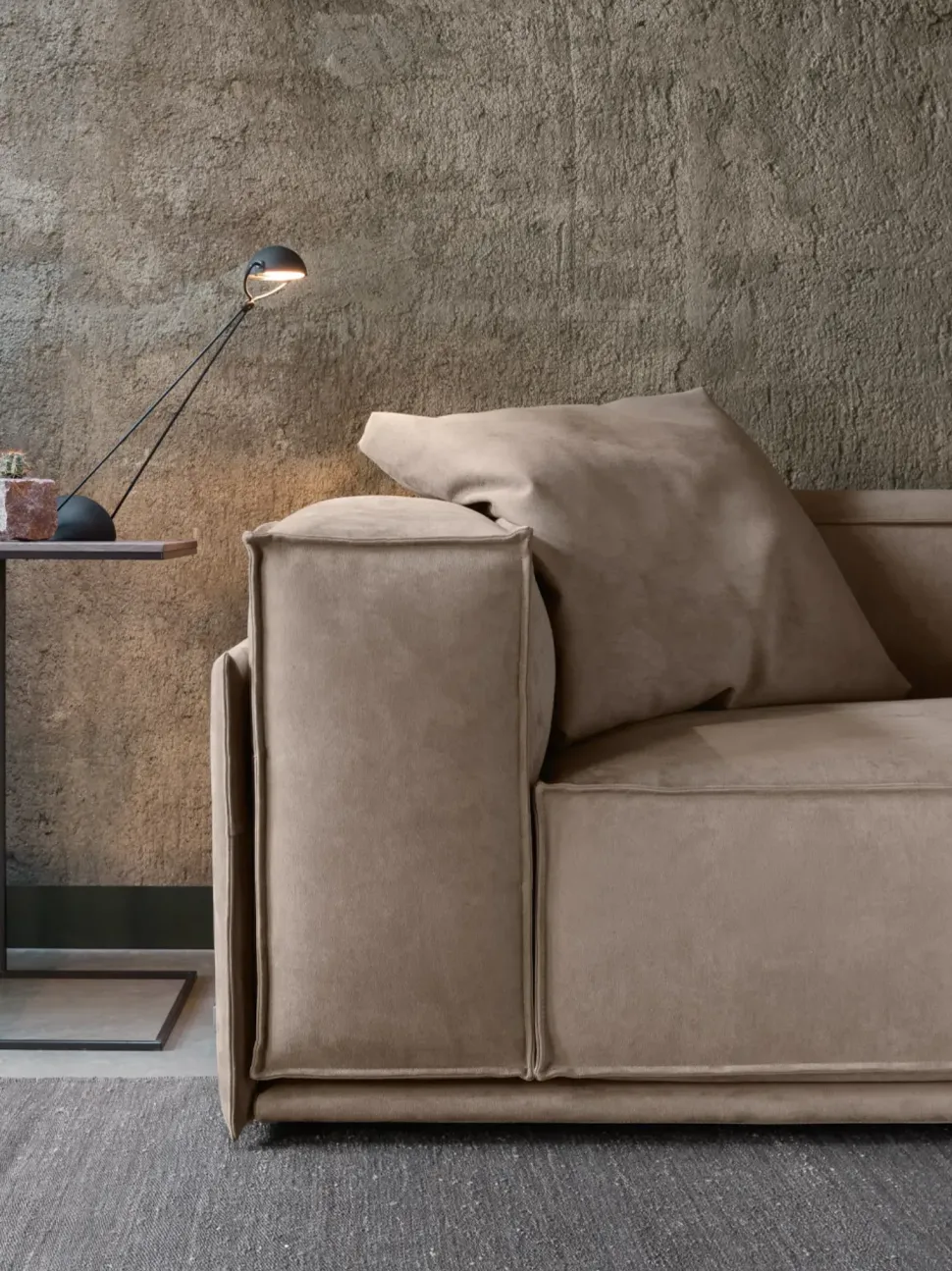 Divano Roland di Doimo salotti in stile design in Offerta Outlet