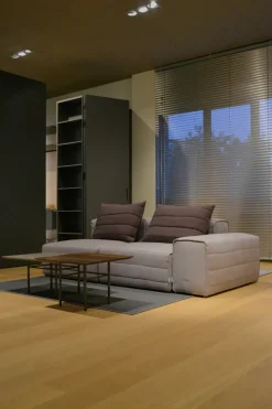 Divano Samet di Gervasoni in stile design a prezzo scontato