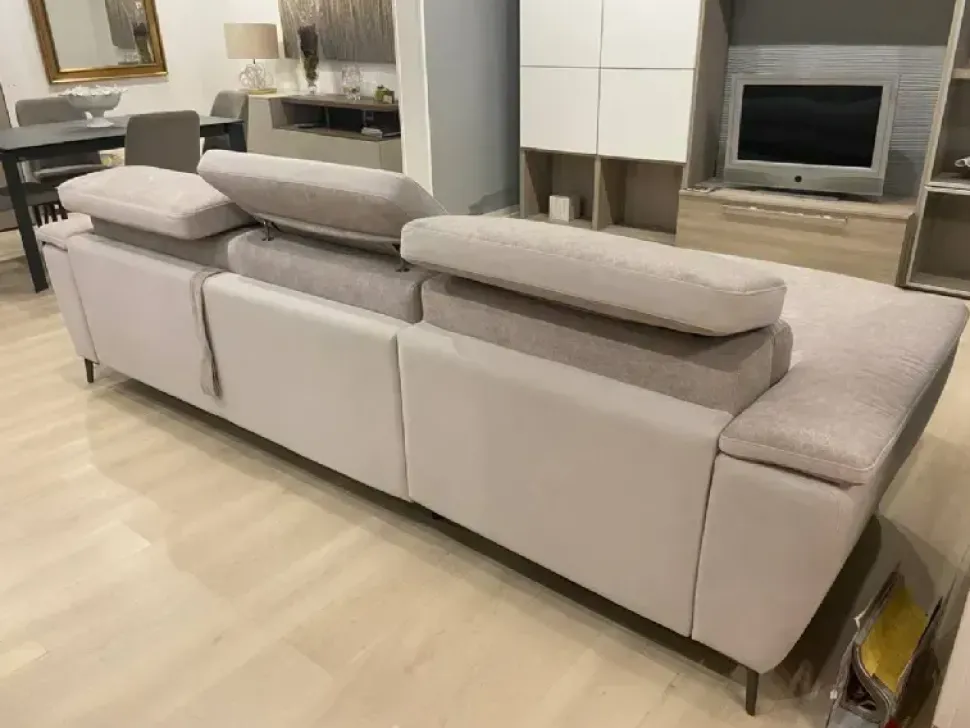 Divano Sasha di Collezione esclusiva in stile moderno a prezzo scontato