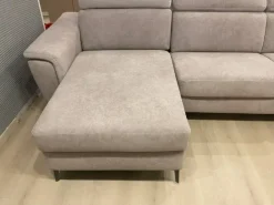 Divano Sasha di Collezione esclusiva in stile moderno a prezzo scontato