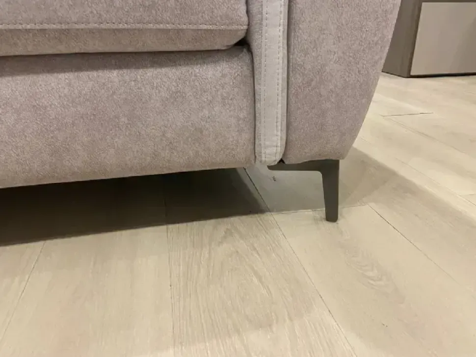 Divano Sasha di Collezione esclusiva in stile moderno a prezzo scontato