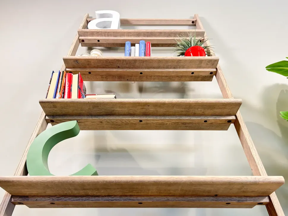 Libreria Libreria a terra di Devina nais: richiedi ora il prezzo riservato