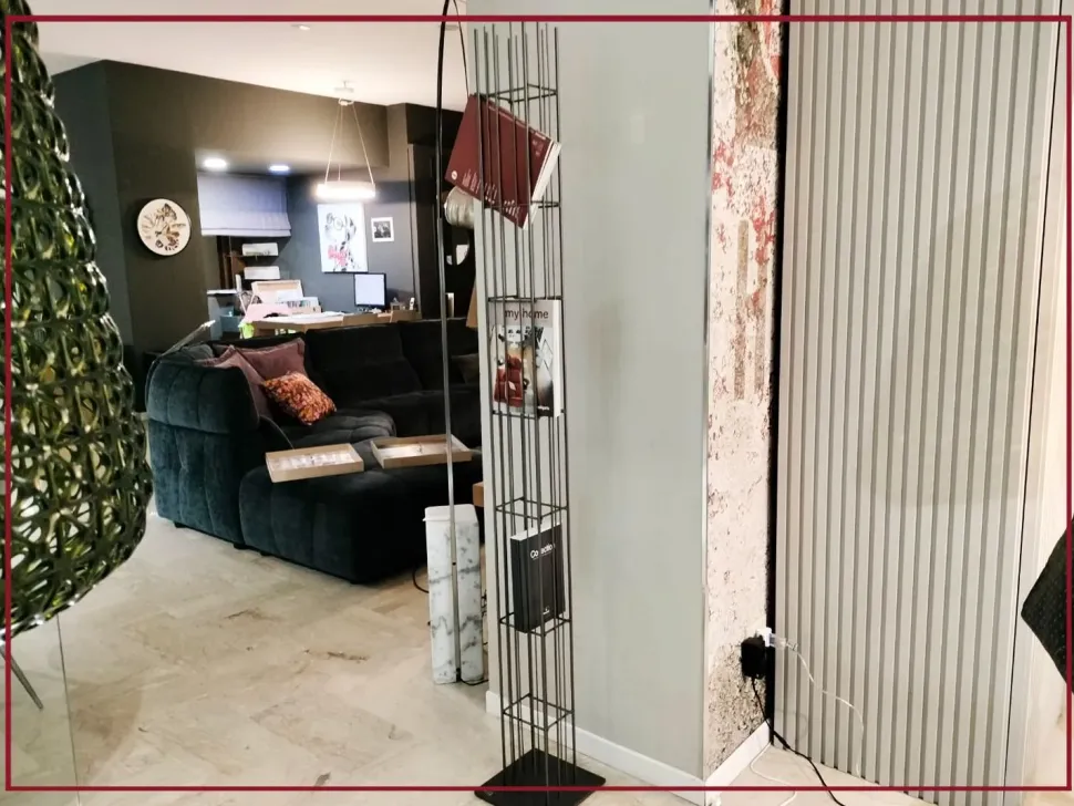 Libreria Metrica tower Mogg in stile design con forte sconto