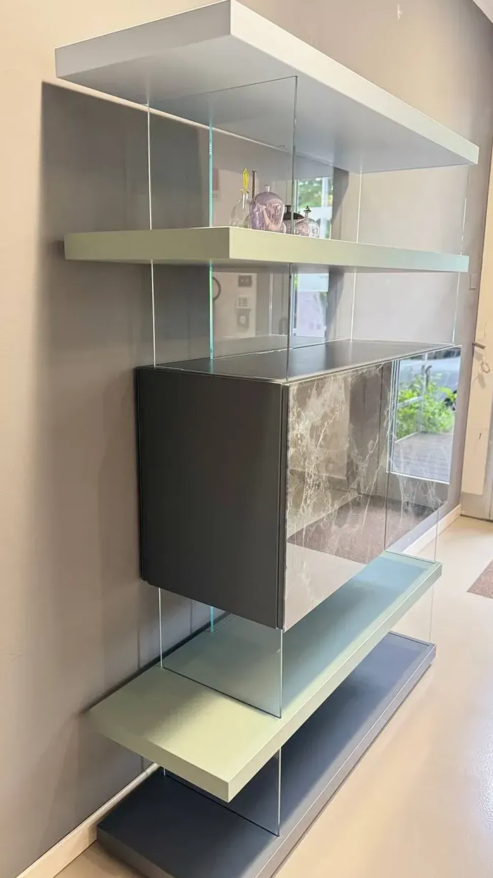 Libreria modello Air bifacciale di Lago a prezzo scontato