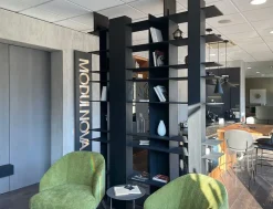 Libreria modello Blade bifacciale di Modulnova in Offerta Outlet