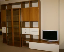 Libreria Surprise in legno noce e laccato bianco di Olivieri