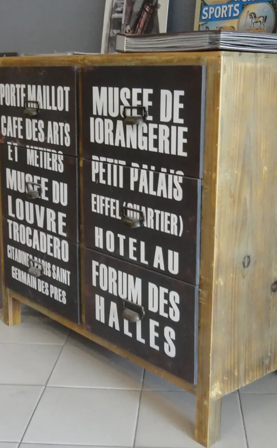 Madia a cassetti dipinta con scritte scontata del -60%