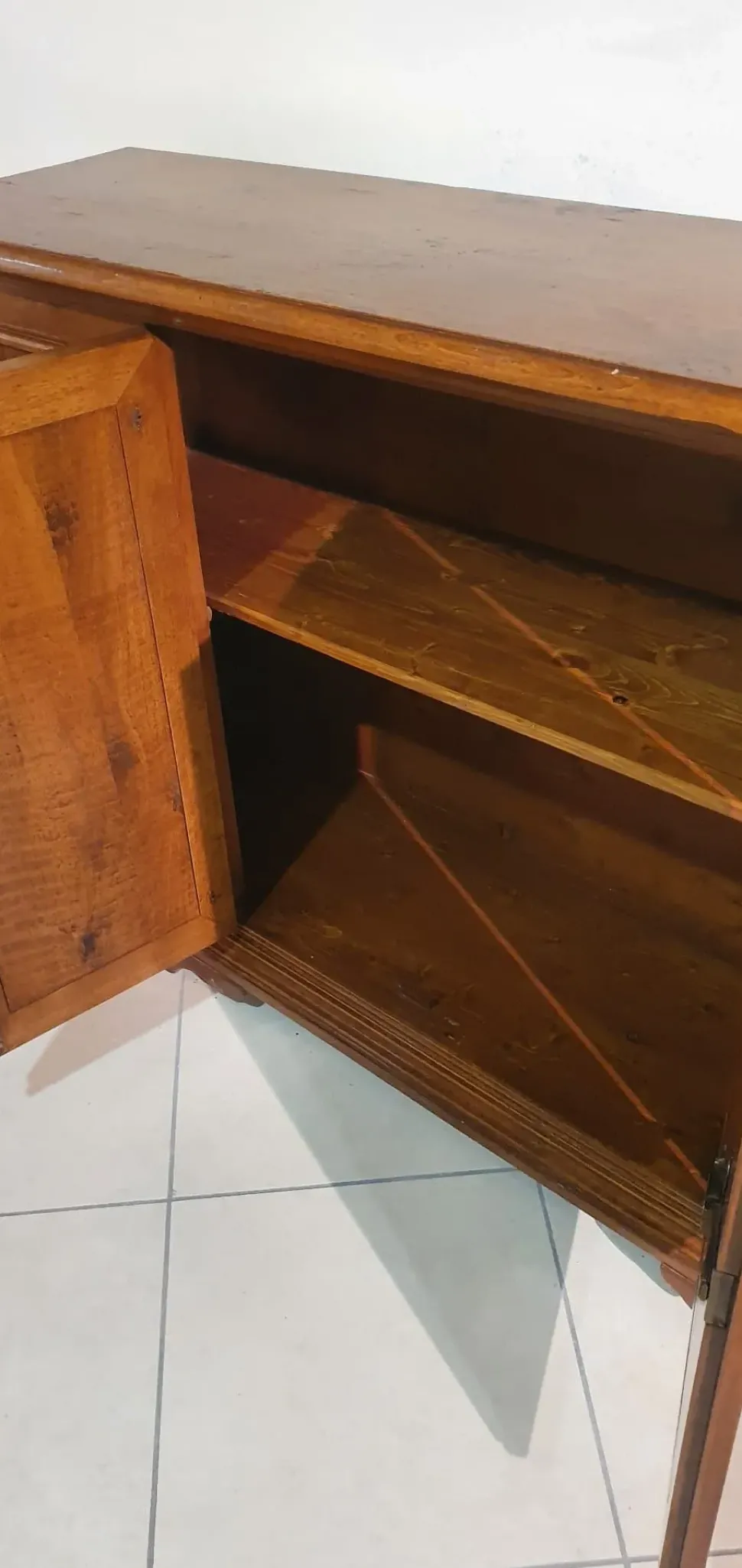Madia Credenza in noce massello di Artigianale in stile classico scontata -53%