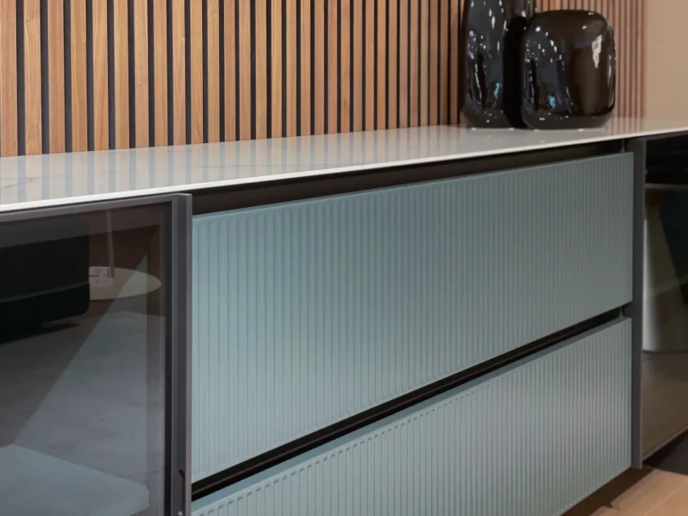 Madia di Novamobili in vetro Living 2023 in Offerta Outlet