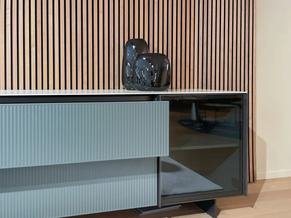 Madia di Novamobili in vetro Living 2023 in Offerta Outlet