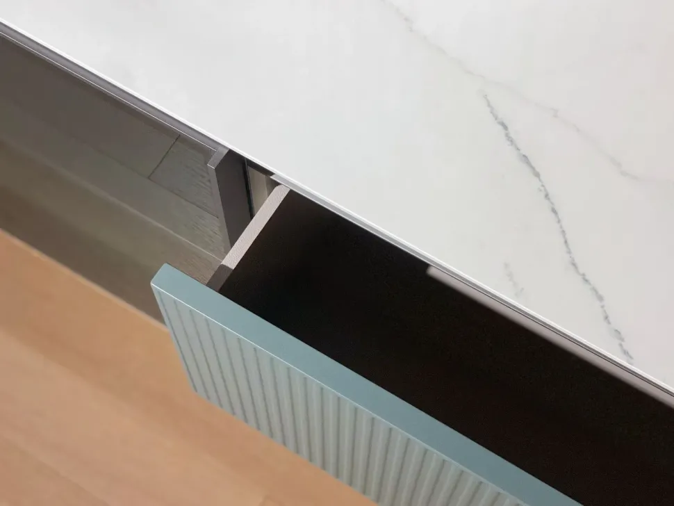 Madia di Novamobili in vetro Living 2023 in Offerta Outlet