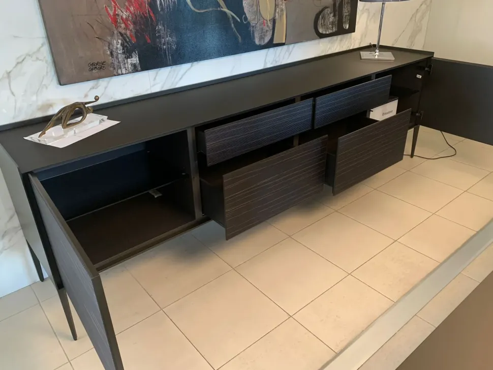 Madia di Rimadesio in laccato opaco Self bold a prezzo riservato