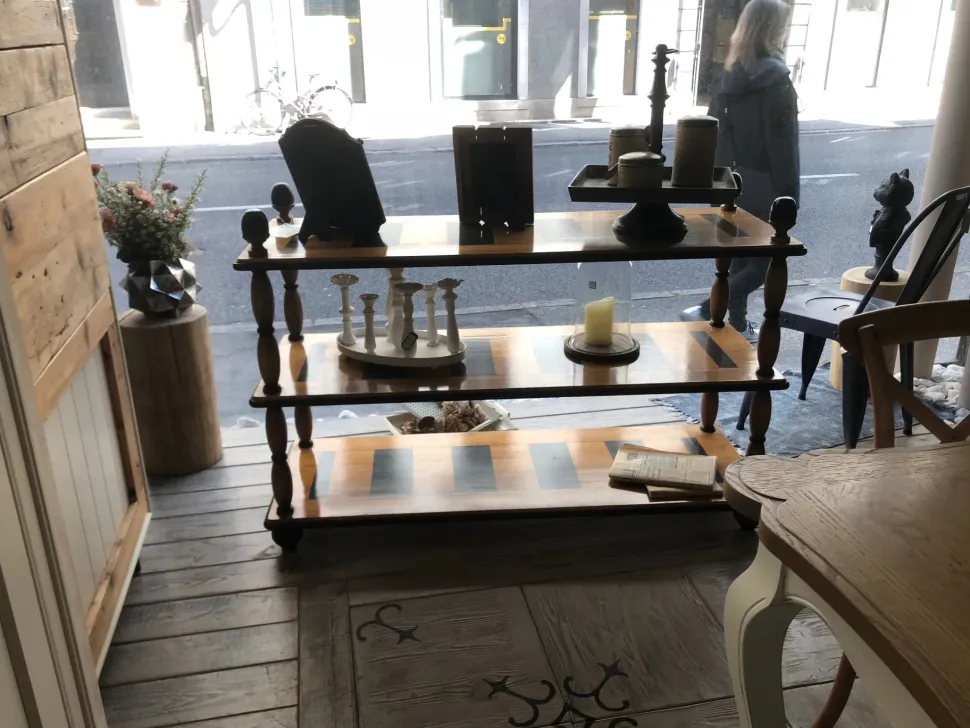 Madia di Vittorio grifoni in legno Etajere grifoni a prezzo scontato