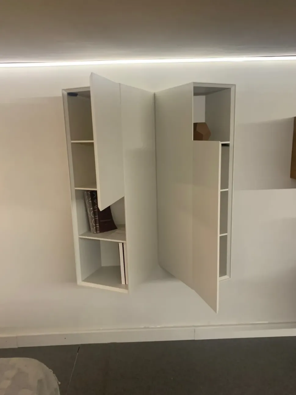 Madia Domino cline in stile design di Sangiacomo in Offerta Outlet