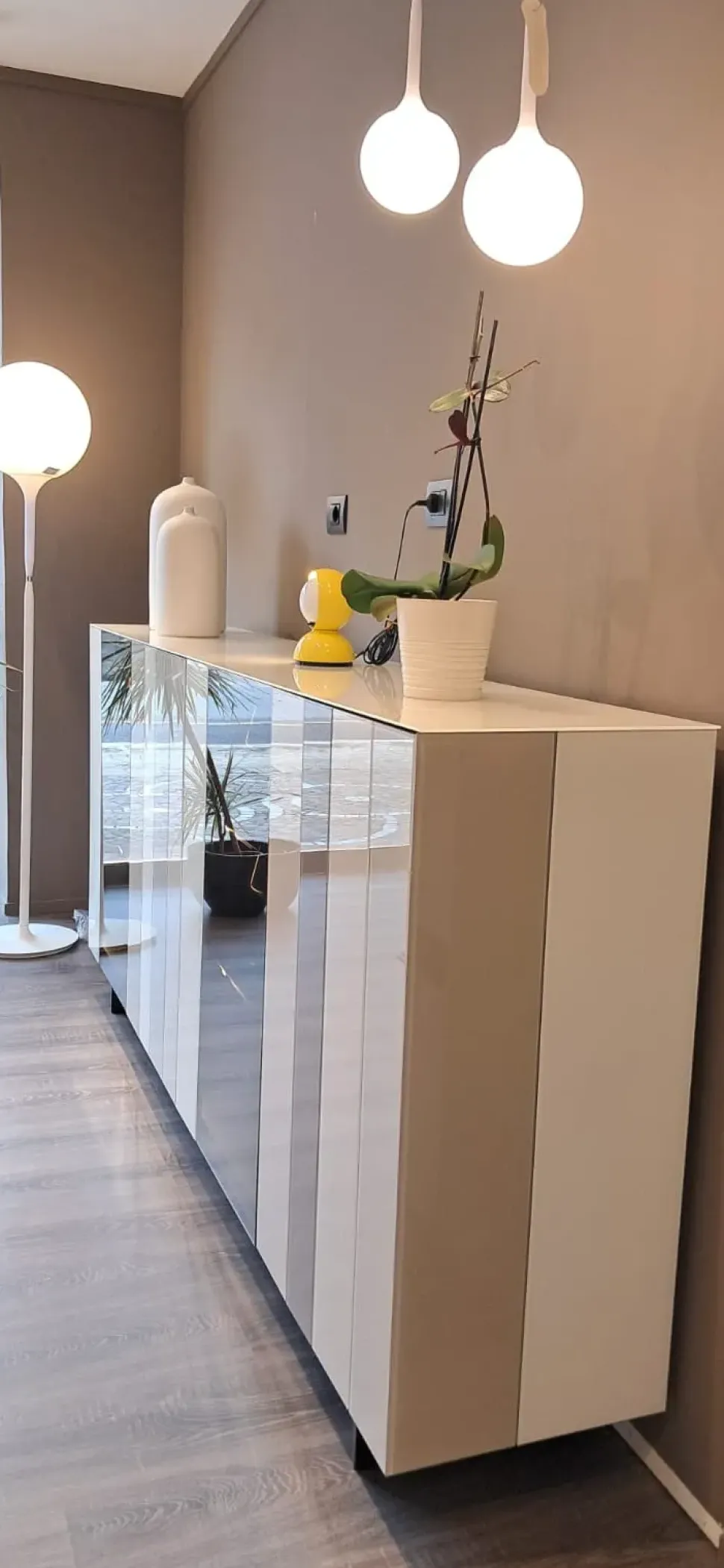 Madia in stile moderno Madia now di Lago a prezzo scontato