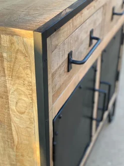 Madia M,adia credenza industrial legno e ferro  4 ante 4 cassetti di Outlet etnico con forte sconto