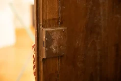 Madia Madia in noce massello antico in stile classico di Artigianale in Offerta Outlet